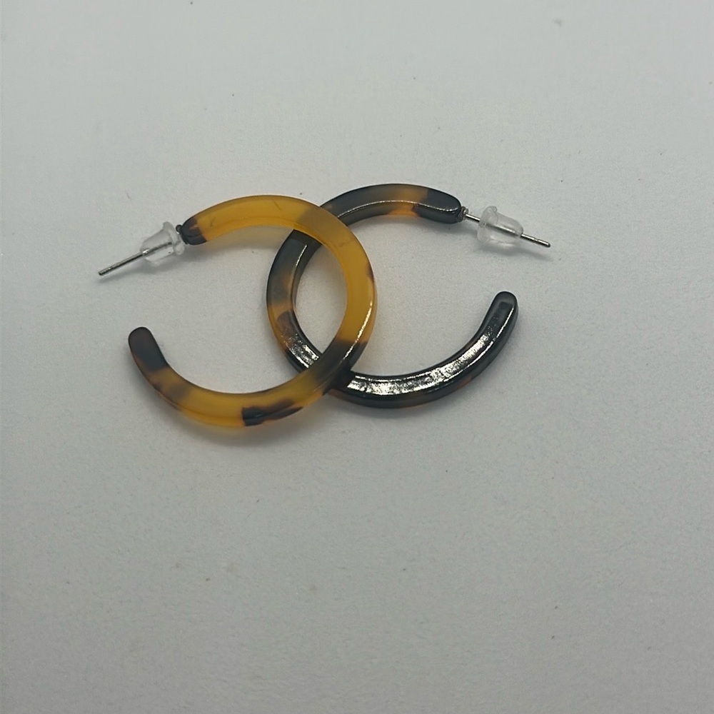 Chic Mismatch Tortoise Shell Hoop Earrings - 1.2" - Brand New - Unique Style - Picture 15 of 16